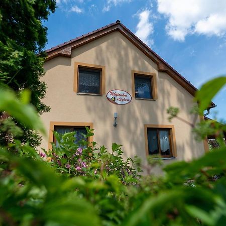 西科拉膳食公寓酒店 Třeboň 外观 照片
