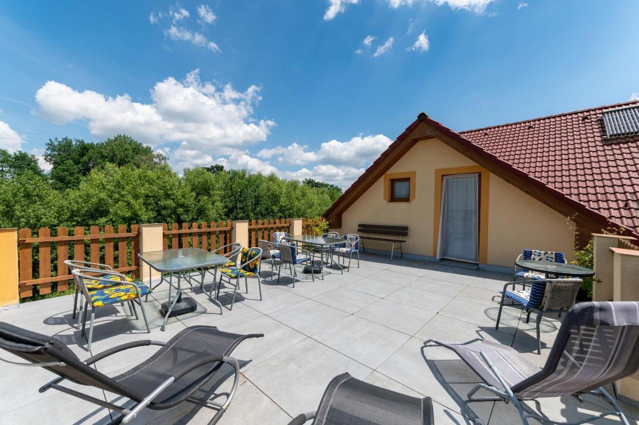 西科拉膳食公寓酒店 Třeboň 外观 照片