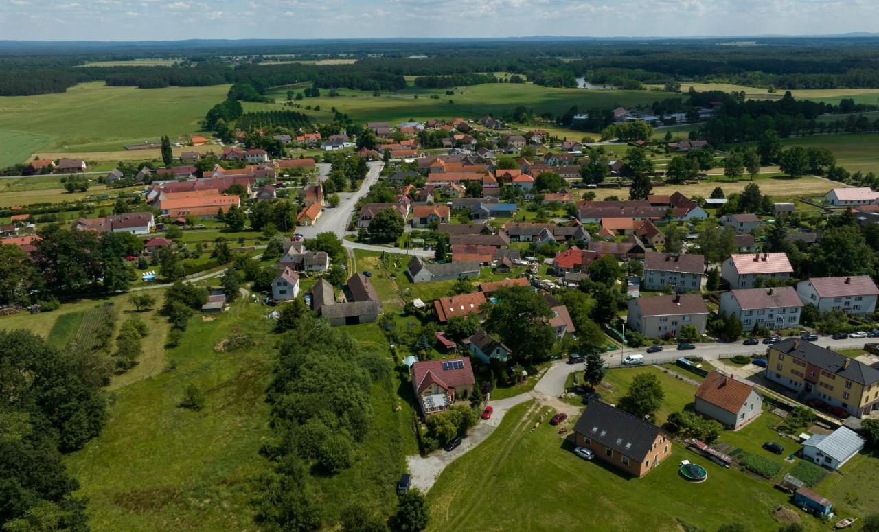 西科拉膳食公寓酒店 Třeboň 外观 照片