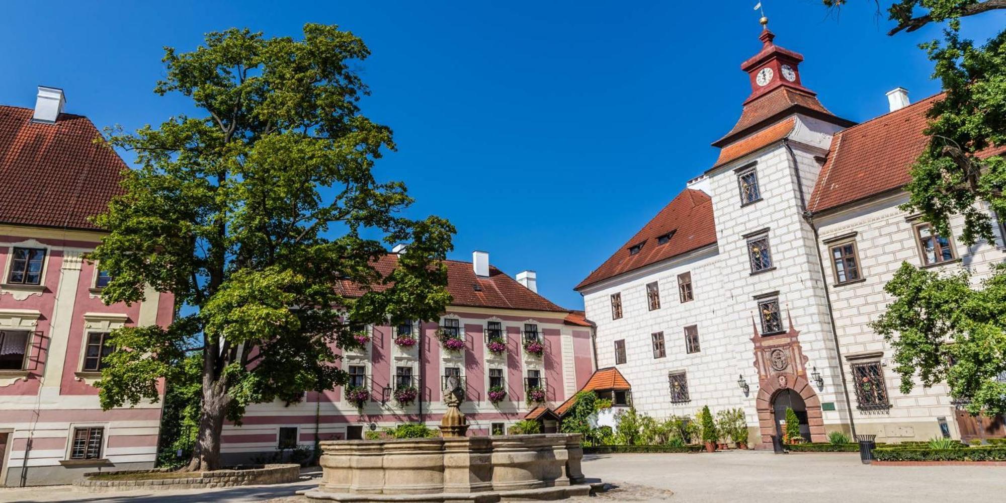 西科拉膳食公寓酒店 Třeboň 外观 照片